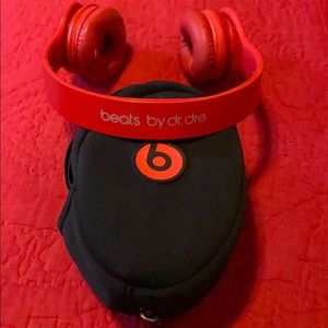 Beats by Dr. Dre Headphones. Needs to buy cord.